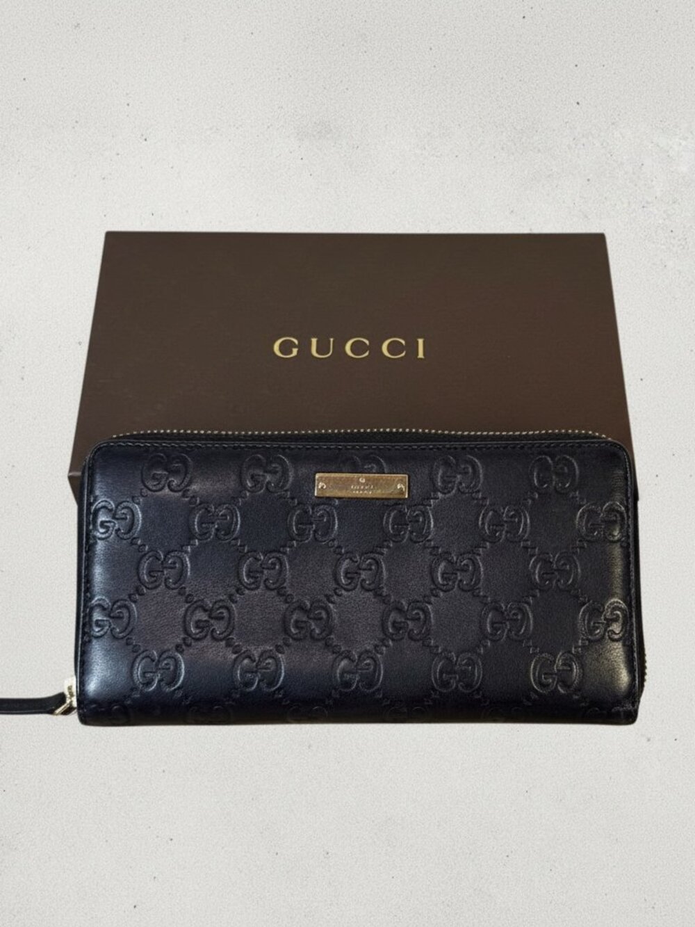 GUCCI Guccissima Leather Zip-Around Wallet. P0087